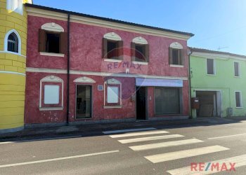 Edificio all\'aperto - Casa semi indipendente Viale Domenico Angeli, Buso di Rovigo
 
23, Rovigo - foto 1