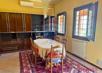 Sala da pranzo - Casa semi indipendente Viale Domenico Angeli, Buso di Rovigo
 
23, Rovigo - foto 8