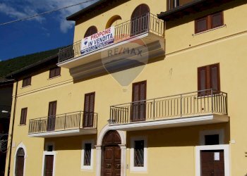 Edificio all\'aperto - Casa indipendente Piazza Vittorio Emanuele III
 
8, Barete - foto 1