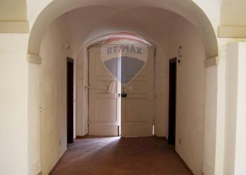 Hall / corridoio - Casa indipendente Piazza Vittorio Emanuele III
 
8, Barete - foto 2