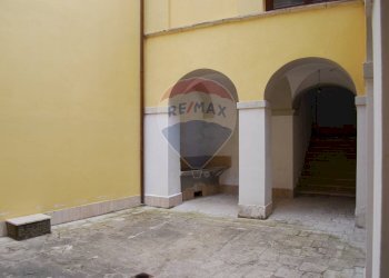 Stanza vuota - Casa indipendente Piazza Vittorio Emanuele III
 
8, Barete - foto 6