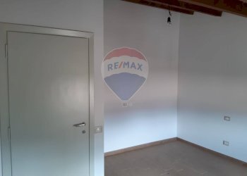 Stanza vuota - Casa indipendente Piazza Vittorio Emanuele III
 
8, Barete - foto 17