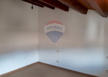 Stanza vuota - Casa indipendente Piazza Vittorio Emanuele III
 
8, Barete - foto 18