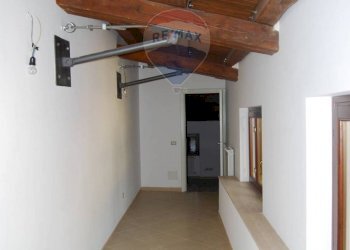 Hall / corridoio - Casa indipendente Piazza Vittorio Emanuele III
 
8, Barete - foto 21