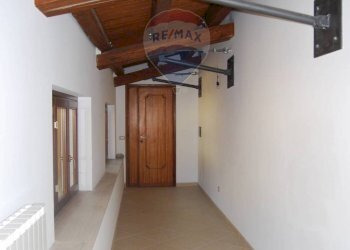 Hall / corridoio - Casa indipendente Piazza Vittorio Emanuele III
 
8, Barete - foto 22
