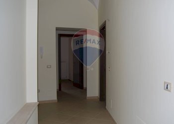 Hall / corridoio - Casa indipendente Piazza Vittorio Emanuele III
 
8, Barete - foto 31