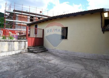 Terrazza - Casa indipendente Piazza Vittorio Emanuele III
 
8, Barete - foto 35