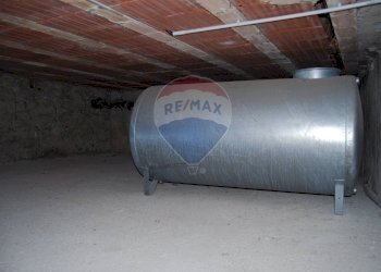 Stanza vuota - Casa indipendente Piazza Vittorio Emanuele III
 
8, Barete - foto 67