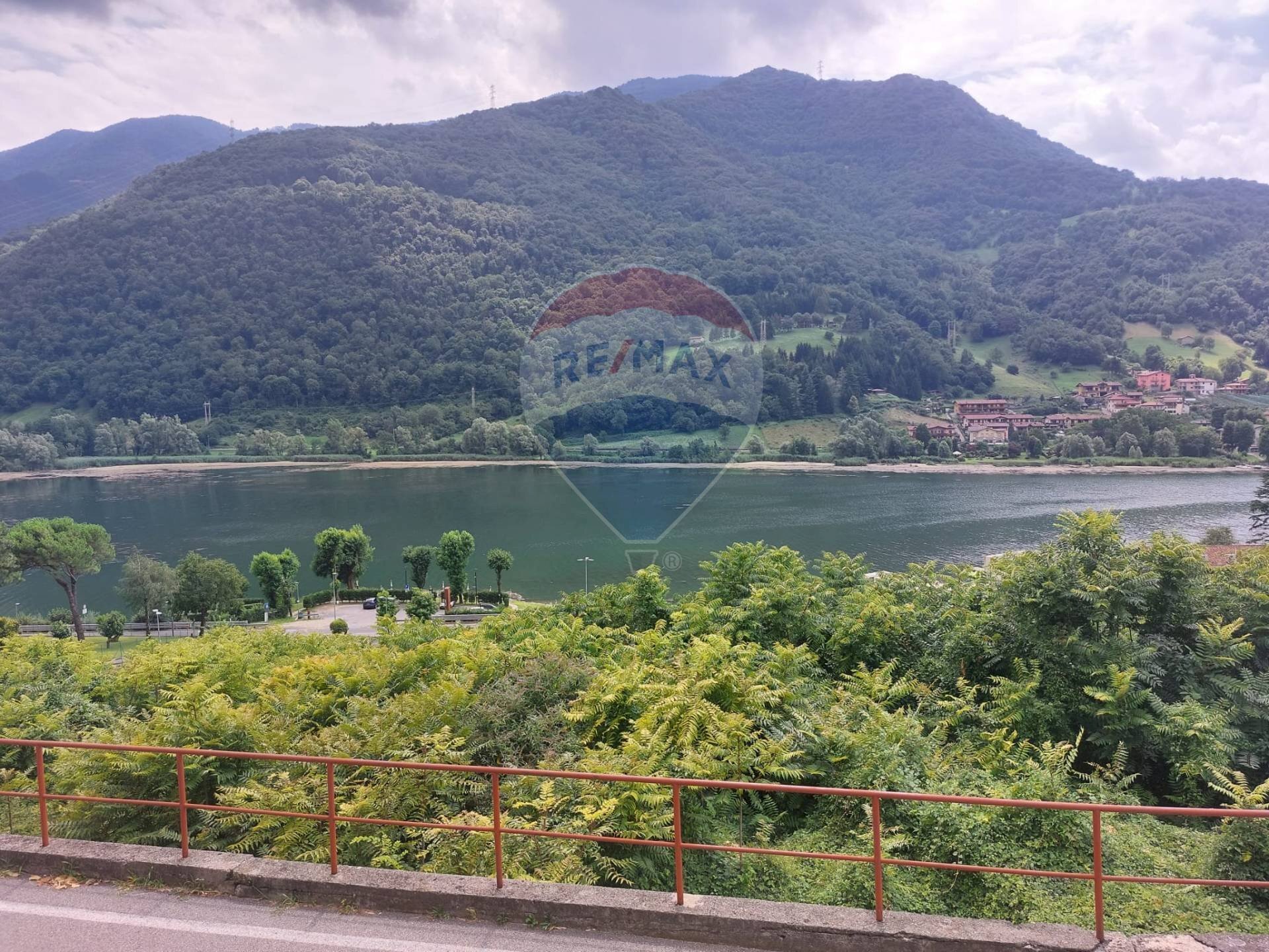 Vista delle montagne - Terreno edificabile Endine Gaiano - foto 2