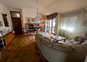 Sala da pranzo - Quadrilocale VIA FRANZI
 
71, Foresto Sparso - foto 5