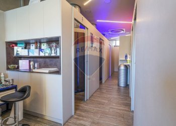 Hall / corridoio - Attività Commerciale Via Bergamo
 
12, Curno - foto 7