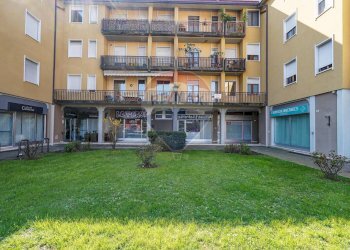 Edificio all\'aperto - Attività Commerciale Via Bergamo
 
12, Curno - foto 13