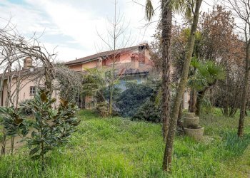 Giardino - Villa VIA TREVIGLIO
 
721, Fara Gera d'Adda - foto 5