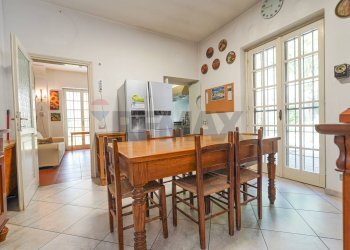 Sala da pranzo - Villa VIA TREVIGLIO
 
721, Fara Gera d'Adda - photo 10