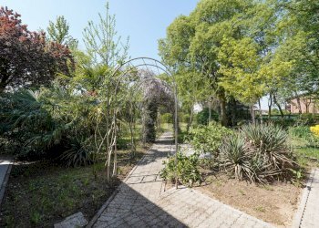 Giardino - Villa VIA TREVIGLIO
 
721, Fara Gera d'Adda - photo 25