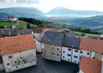 Edificio all\'aperto - Rustic Piazza Concordia
 
13, Chies d'Alpago - photo 1