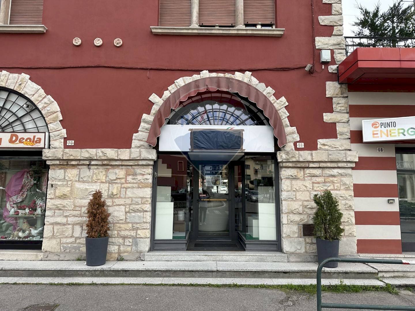 Edificio all\'aperto - Negozio Via Vittorio Veneto
 
68, Belluno - foto 1