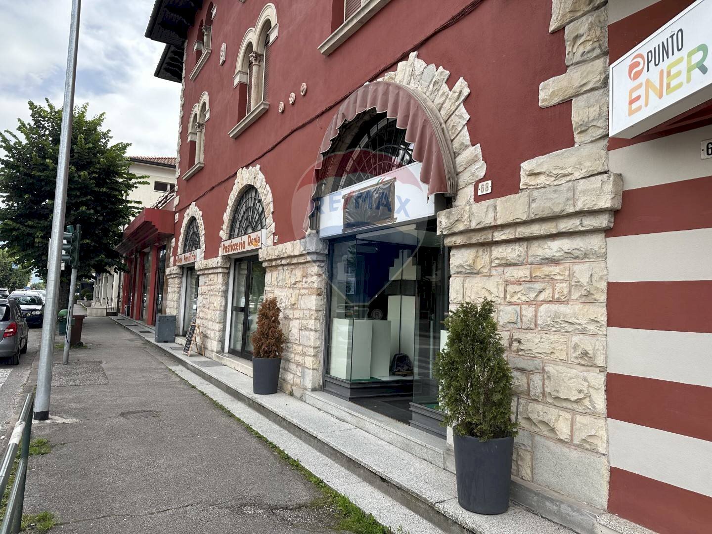 Edificio all\'aperto - Negozio Via Vittorio Veneto
68, Belluno - foto 3