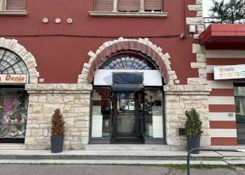 Edificio all\'aperto - Shop Via Vittorio Veneto
 
68, Belluno - photo 1