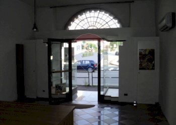 Stanza vuota - Shop Via Vittorio Veneto
 
68, Belluno - photo 12