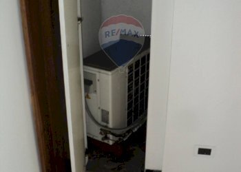 Hall / corridoio - Shop Via Vittorio Veneto
 
68, Belluno - photo 14