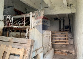 Scale - Rustic Via Calvi Pier Fortunato
 
Snc, Alpago - photo 3