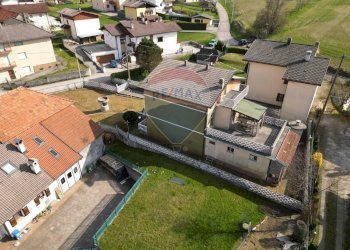 Edificio all\'aperto - Casa indipendente Loc. Quantin
 
72, Ponte nelle Alpi - foto 34