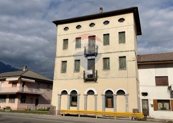 Edificio all\'aperto - Casa indipendente Strada Statale 51
 
17, Ponte nelle Alpi - foto 1