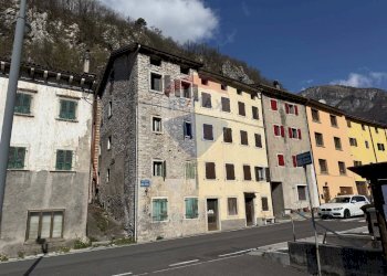 Edificio all\'aperto - Semi-detached house Via Roma
 
1, Longarone - photo 5