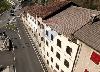 Edificio all\'aperto - Semi-detached house Via Roma
 
1, Longarone - photo 8