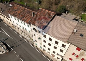 Edificio all\'aperto - Semi-detached house Via Roma
 
1, Longarone - photo 10