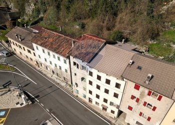 Edificio all\'aperto - Semi-detached house Via Roma
 
1, Longarone - photo 11