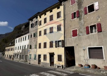 Edificio all\'aperto - Semi-detached house Via Roma
 
1, Longarone - photo 22