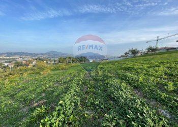 Vista delle montagne - Terreno edificabile Via Giuseppe Di Vittorio
 
SNC, Ancona - foto 4