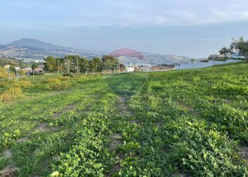Vista delle montagne - Terreno edificabile Via Giuseppe Di Vittorio
 
SNC, Ancona - foto 5