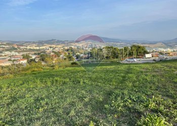 Vista delle montagne - Terreno edificabile Via Giuseppe Di Vittorio
 
SNC, Ancona - foto 8
