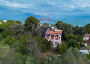 Casa all\'aperto - Casa indipendente Via Ville
 
7, Falconara Marittima - foto 1