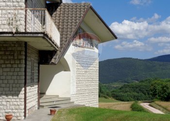 Casa all\'aperto - Villa via San Leo
 
snc, Sassoferrato - foto 8