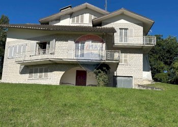 Casa all\'aperto - Villa via San Leo
 
snc, Sassoferrato - foto 3