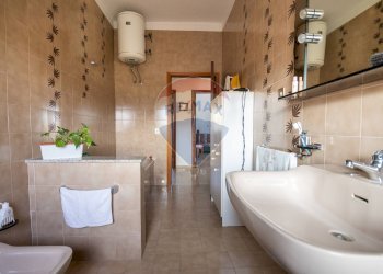 Bagno - Independent house Frazione Villa Torre
 
102, Cingoli - photo 10