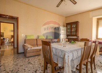 Sala da pranzo - Independent house Frazione Villa Torre
 
102, Cingoli - photo 25