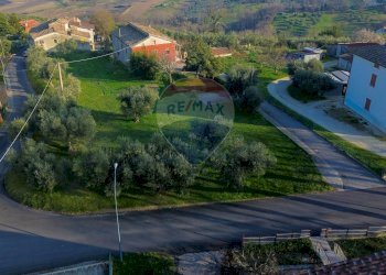 Vista delle montagne - Independent house Frazione Villa Torre
 
102, Cingoli - photo 46