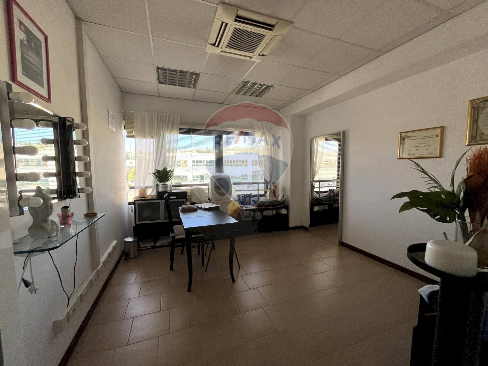 Ufficio - Commercial Premises Via Caduti del Lavoro
 
28, Ancona - photo 1