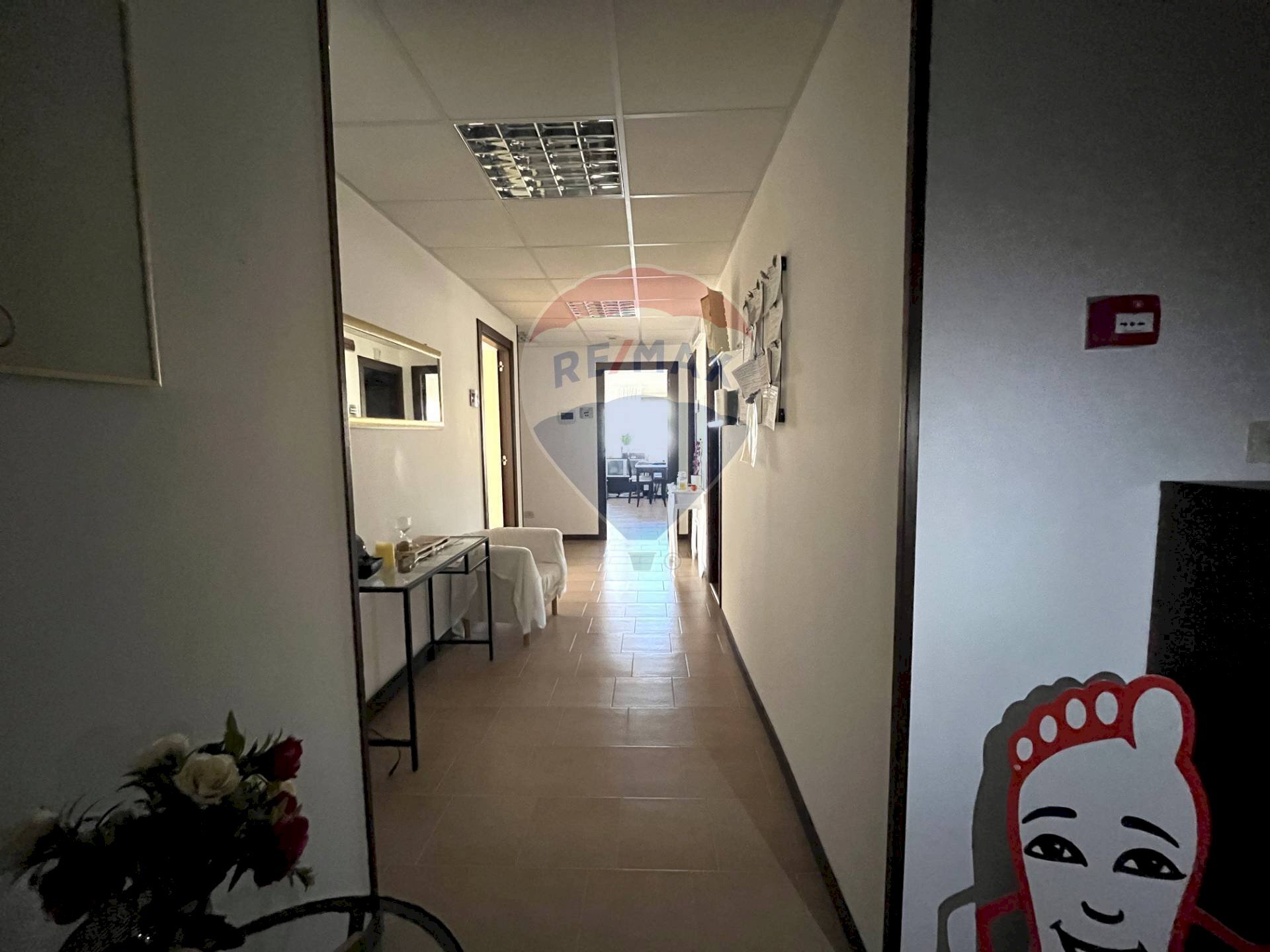 Hall / corridoio - Commercial Premises Via Caduti del Lavoro
 
28, Ancona - photo 3