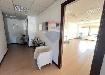 Hall / corridoio - Commercial Premises Via Caduti del Lavoro
 
28, Ancona - photo 5