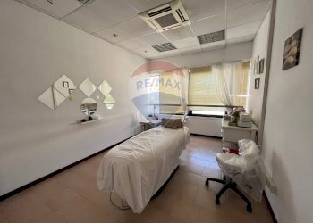 Camera / camera da letto - Commercial Premises Via Caduti del Lavoro
 
28, Ancona - photo 16