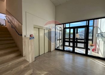 Ricezione / Lobby - Commercial Premises Via Caduti del Lavoro
 
28, Ancona - photo 30