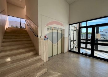 Ricezione / Lobby - Commercial Premises Via Caduti del Lavoro
 
28, Ancona - photo 31