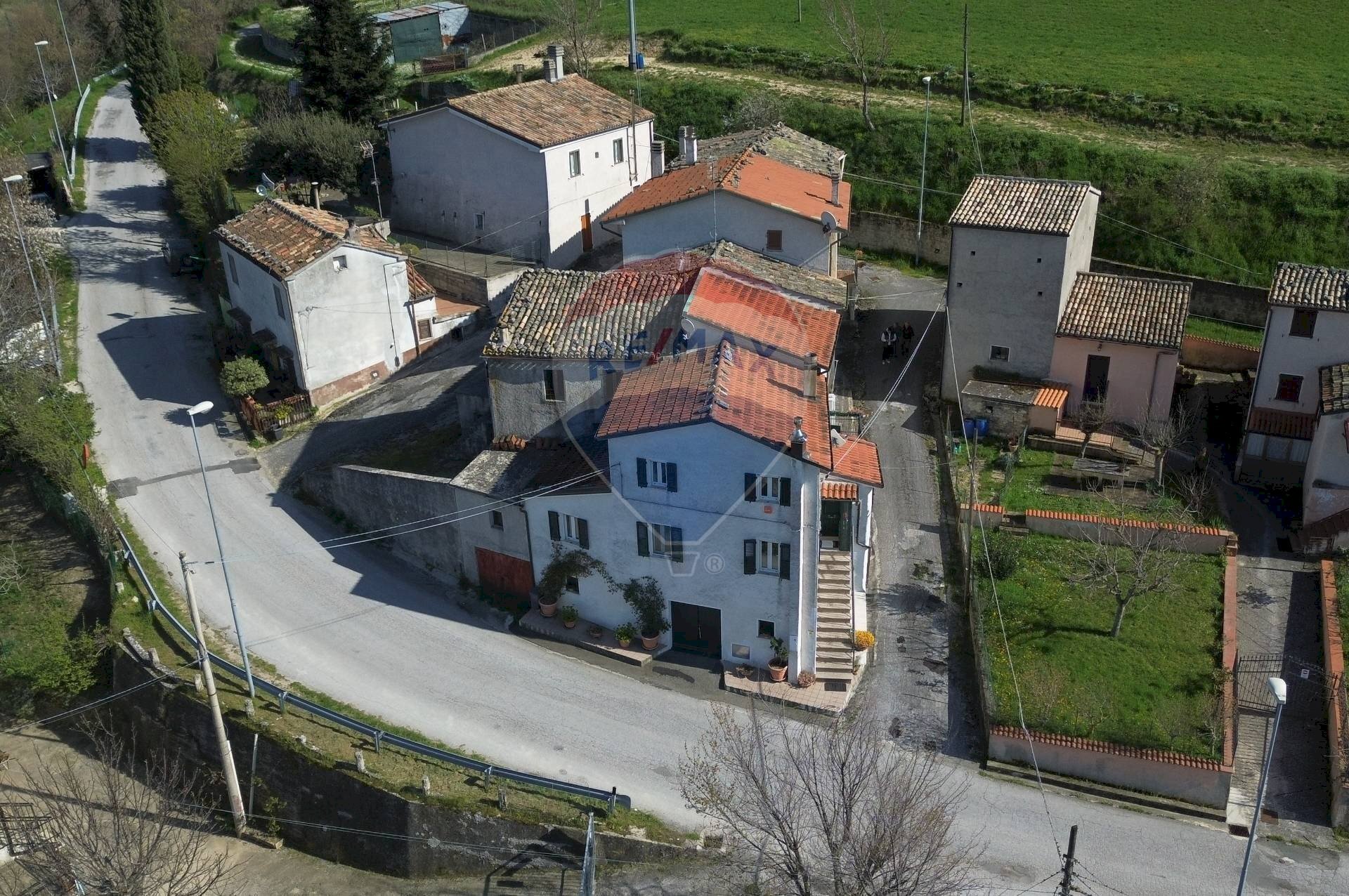 Casa all\'aperto - Casa semi indipendente Frazione San Giovanni
 
13, Fabriano - foto 1