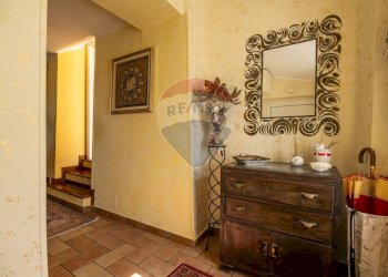 Hall / corridoio - Casa semi indipendente Frazione San Giovanni
 
13, Fabriano - foto 3